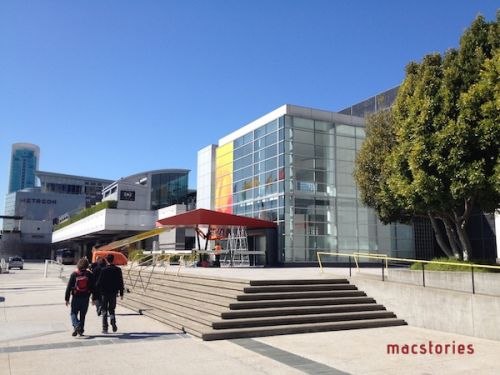 Наружная реклама на фасаде Yerba Buena Center for the Arts